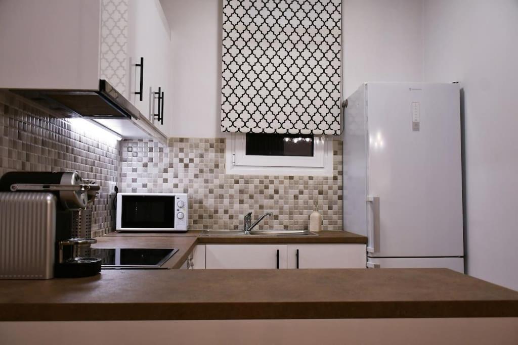 Flat Near Acropolis Hill Apartment เอเธนส์ ภายนอก รูปภาพ