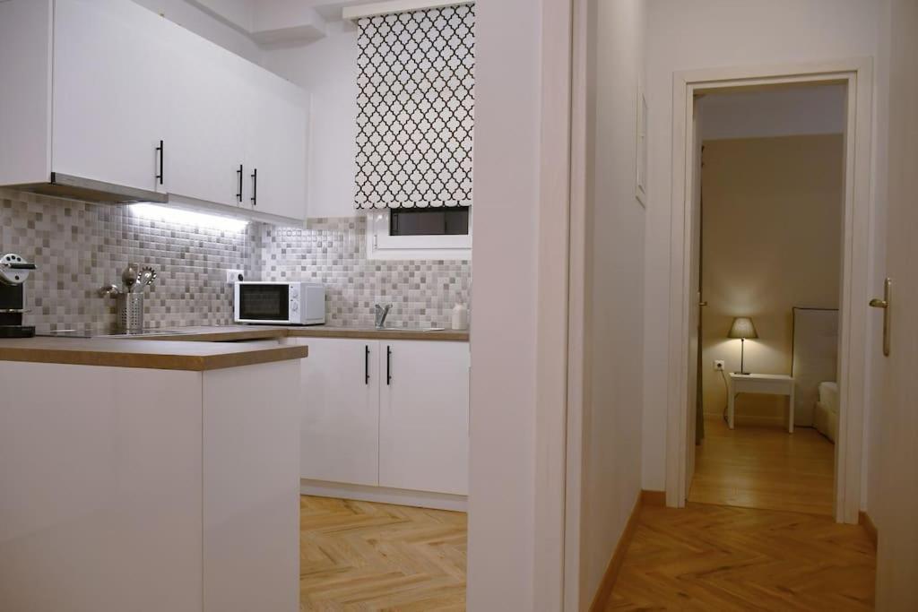 Flat Near Acropolis Hill Apartment เอเธนส์ ภายนอก รูปภาพ